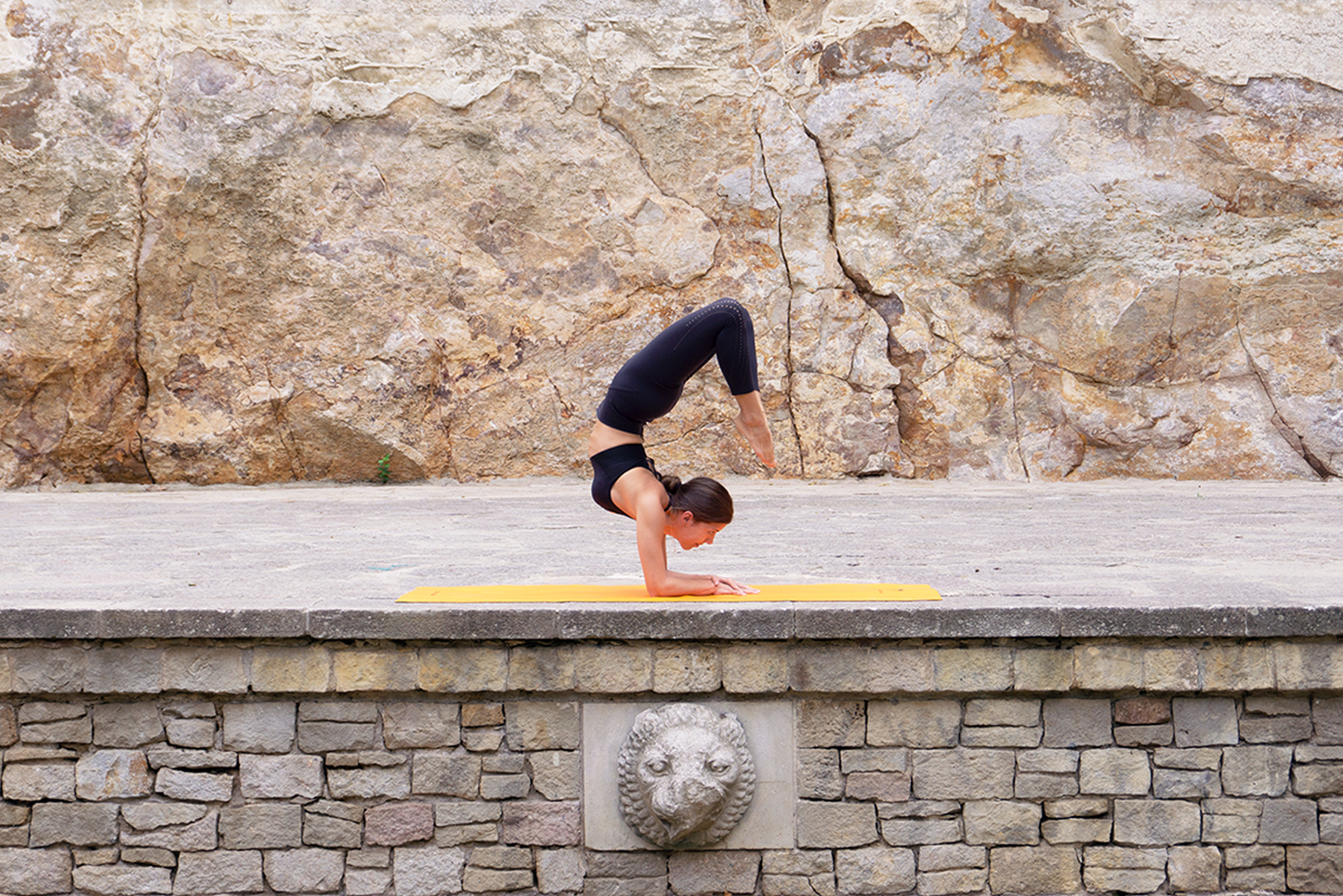 Colchoneta de yoga de camello con supergrip premium